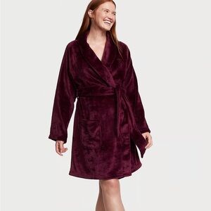 NWOT VICTORIA'S SECRET Short Cozy Robe + Matching Slippers